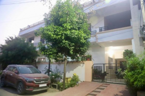 Budget-Friendly Udaipur Stay